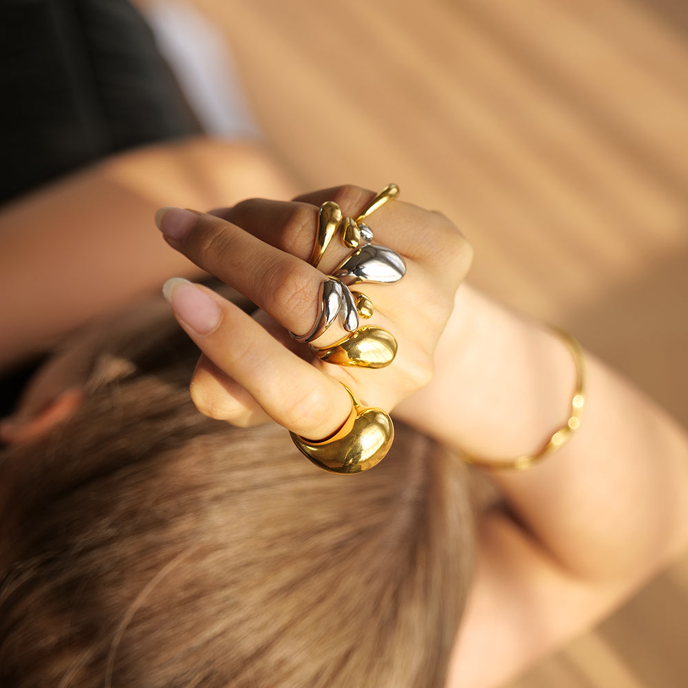 Alfraye - Elegant Golden Spherical Ring