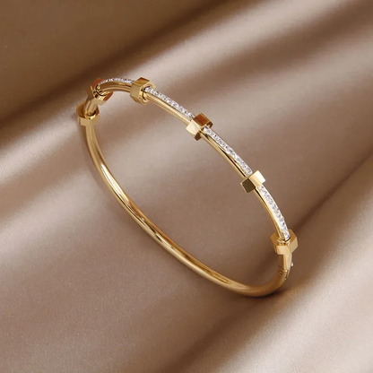 Radiant Lys Gold Bracelet